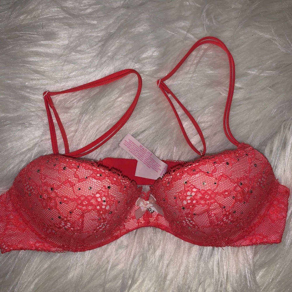 34A coral Victoria’s Secret bra